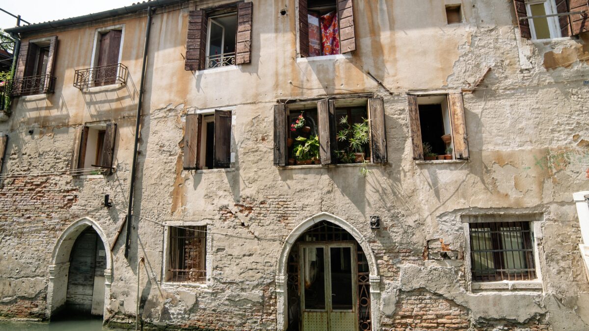 Iwwerschwemmte Kelleren an d’Co-Responsabilitéit vun de Gemengen